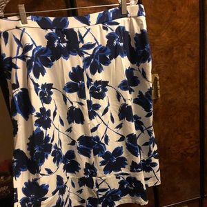 Adrienne Vittadini Skirts - Beautiful midi skirt Adrienne Vittadini Skirts - Beautiful midi skirt